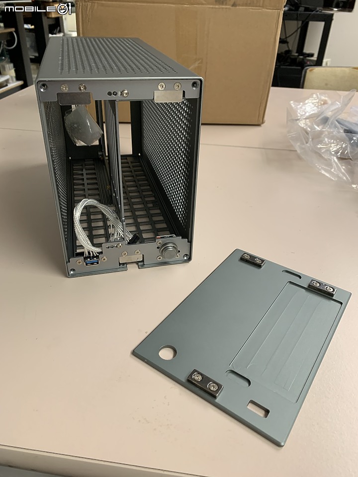 點我看大圖 人生第一台ITX ZS-A4 V2 不專業組裝心得
