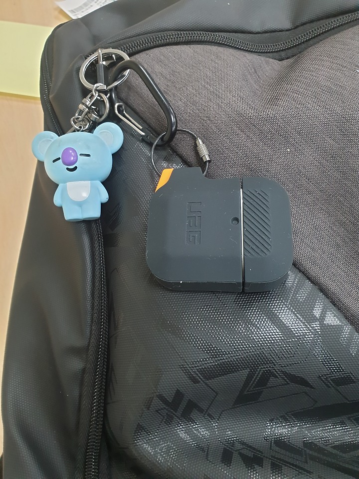 UAG AirPods 耐衝擊防水防塵保護殼心得分享