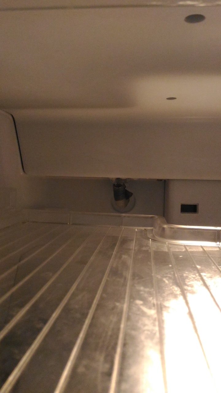 歌林冰箱漏水 水管斷掉一小節 求救 @_@!!!
