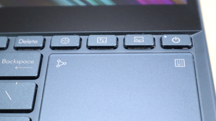 ZenBook Pro Duo UX581GV 讓工作效率指數提升的 ScreenPad Plus