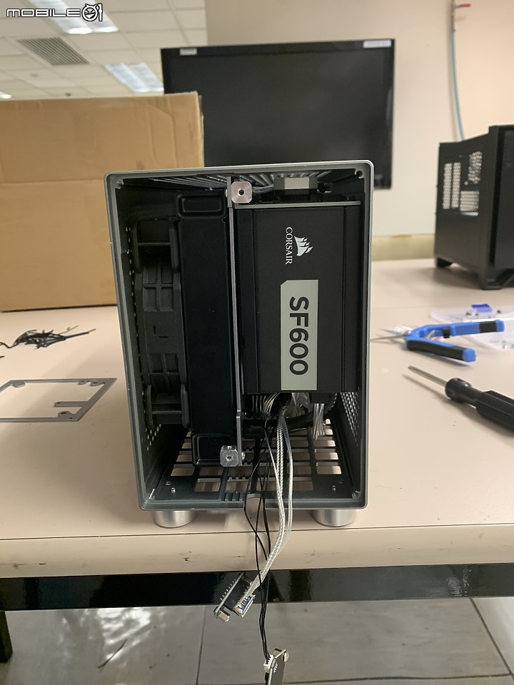 點我看大圖 人生第一台ITX ZS-A4 V2 不專業組裝心得