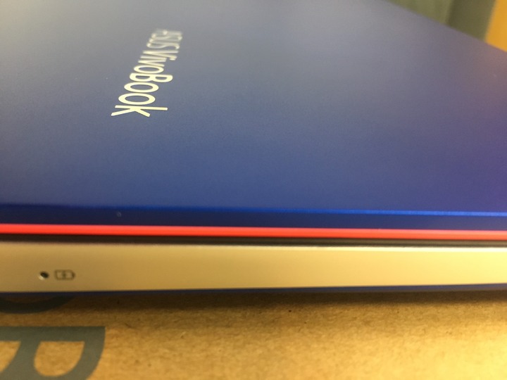 【簡易開箱】Vivobook S S531藍不倒 – 鈷藍配霓虹紅的撞色筆電
