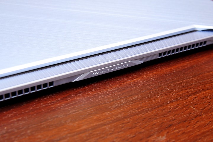 點我看大圖 遊戲工作兩不誤,ASUS ROG Zephyrus M GU502GU 冰河藍電競筆電開箱測試