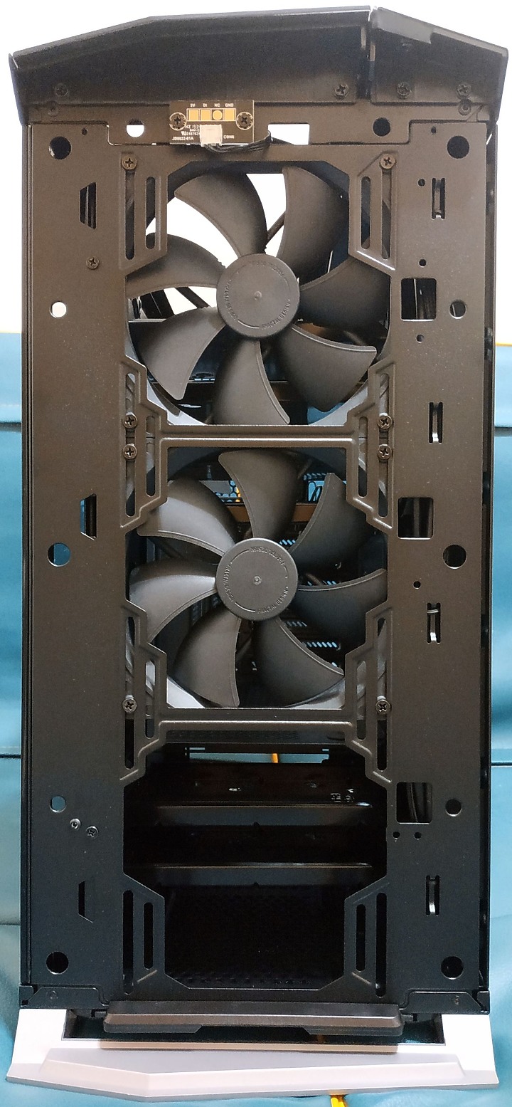 點我看大圖 萬眾矚目Fractal design年度旗艦 Vector RS Dark TG機殼開箱