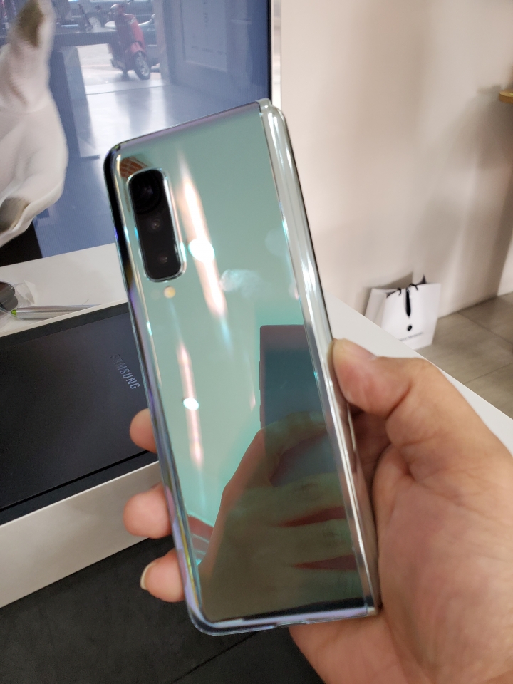 Galaxy fold 台灣三星交機