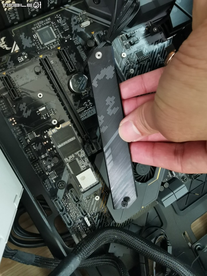 [開箱] ASUS TUF GAMNIG X570-PLUS 信仰機，內外兼俱的工作利器