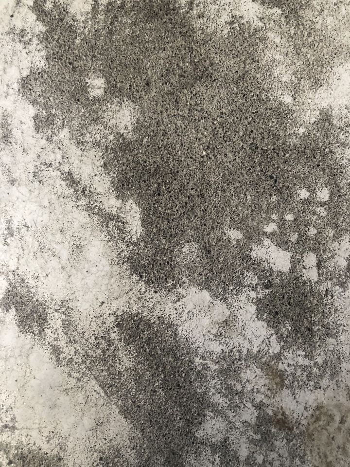 我的水泥粉光地板 好像怪怪的