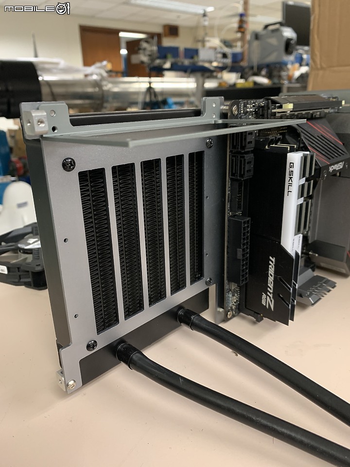 點我看大圖 人生第一台ITX ZS-A4 V2 不專業組裝心得