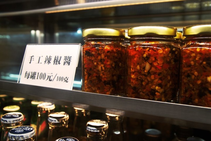 【台中│食記】逢甲必吃美食！獨門古早味醬汁串炸黑輪炸出新滋味