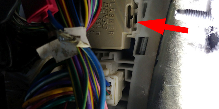 五代CAMRY的方向燈繼電器怎麼拔?