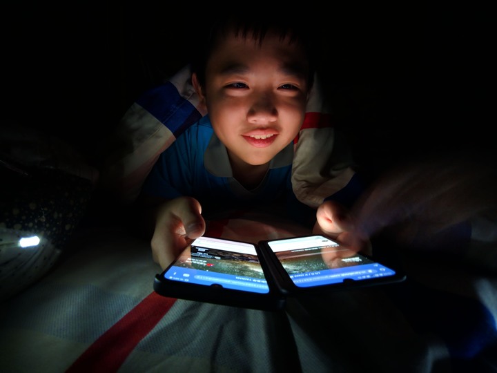 LG G8X  腦殘之業配文分享....靠...放上來留言的人都是業配文...賣哈無聊好嗎..哈哈