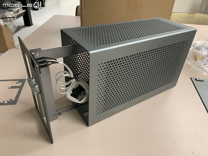 點我看大圖 人生第一台ITX ZS-A4 V2 不專業組裝心得
