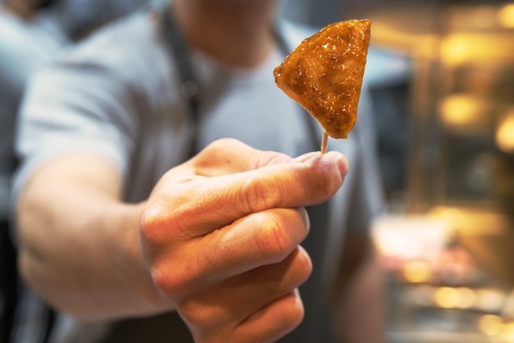 【台中│食記】逢甲必吃美食！獨門古早味醬汁串炸黑輪炸出新滋味