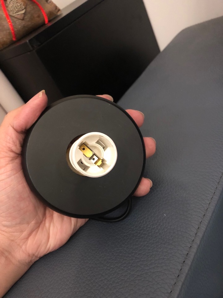 220的燈座可以裝110v的燈炮嗎？