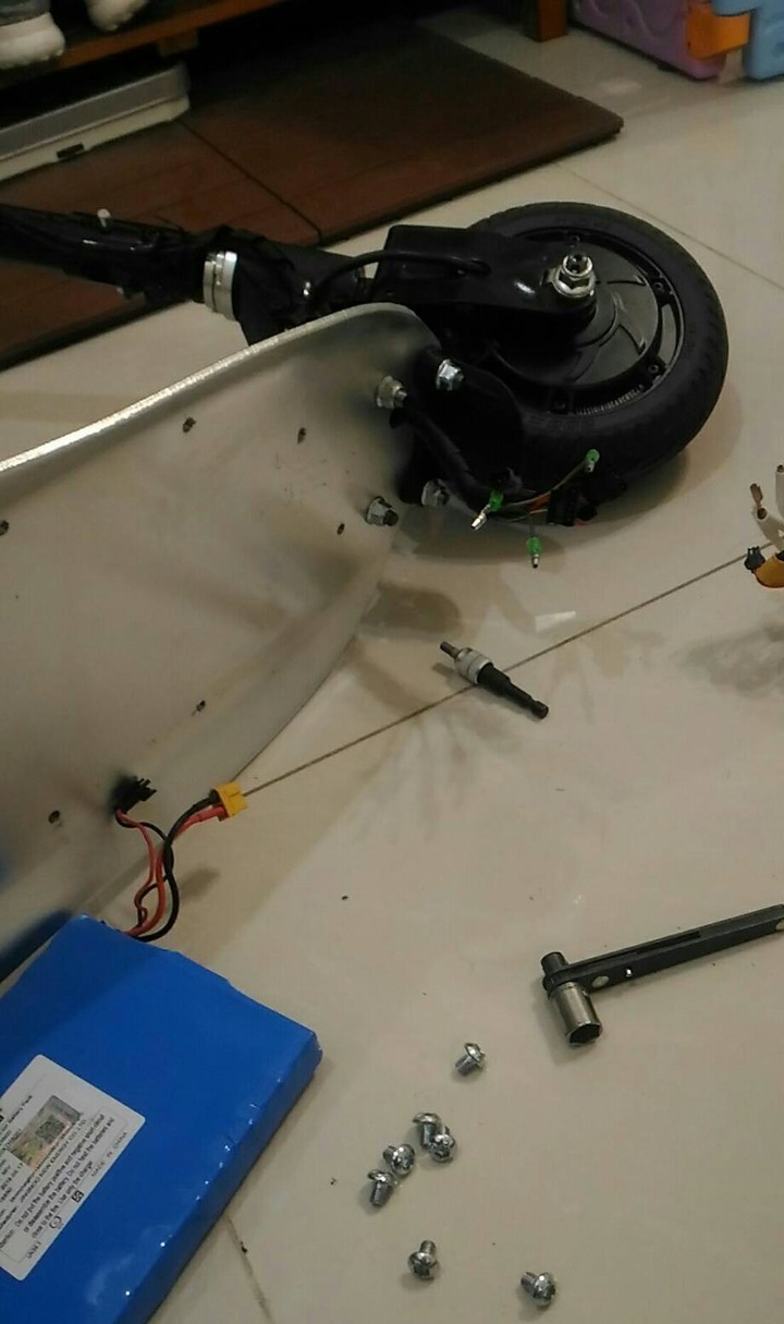 電動滑板充電控制