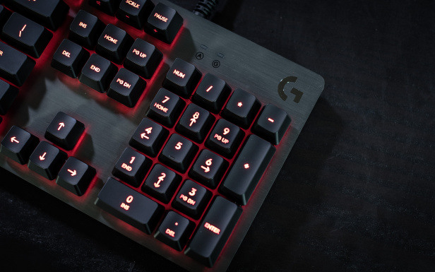 羅技Logitech電競周邊 G413背光機械遊戲鍵盤 & G304 LIGHTSPEED 無線遊戲滑鼠。換這套東西玩玩