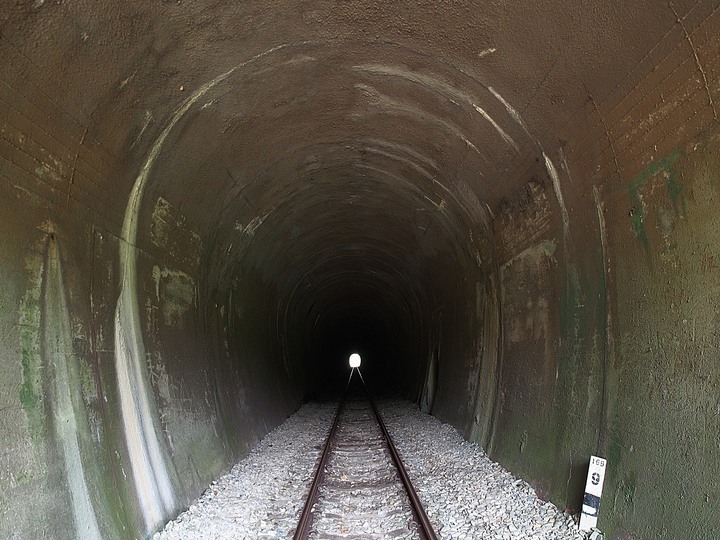 苗栗 三義 舊山線隧道群與內社川鐵橋 — 全臺僅有的「洞中有洞」與「神隱少女」場景