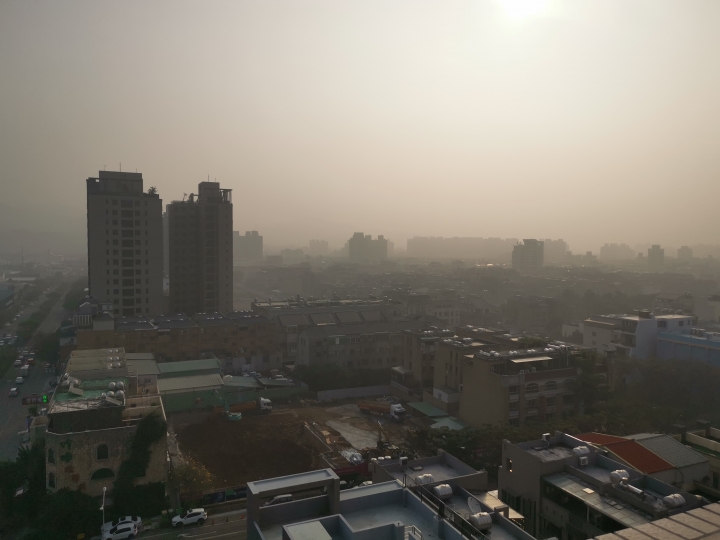 我不懂空污但今天的天空是怎麼了