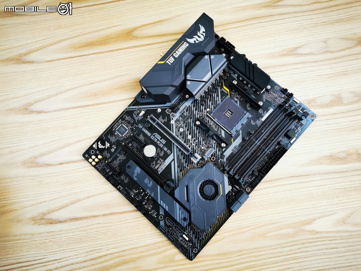 [開箱] ASUS TUF GAMNIG X570-PLUS 信仰機，內外兼俱的工作利器