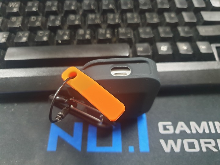 UAG AirPods 耐衝擊防水防塵保護殼心得分享