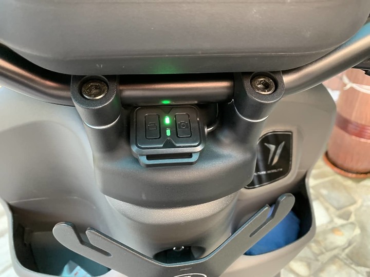 點我看大圖 【 分享 】Ai-1 Sport 自己裝行車紀錄器加改原廠有燈版USB充電組