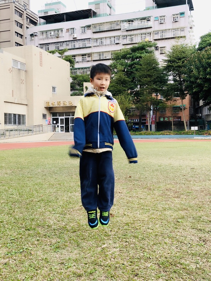 今年第一次遛小孩順便給新鞋開箱