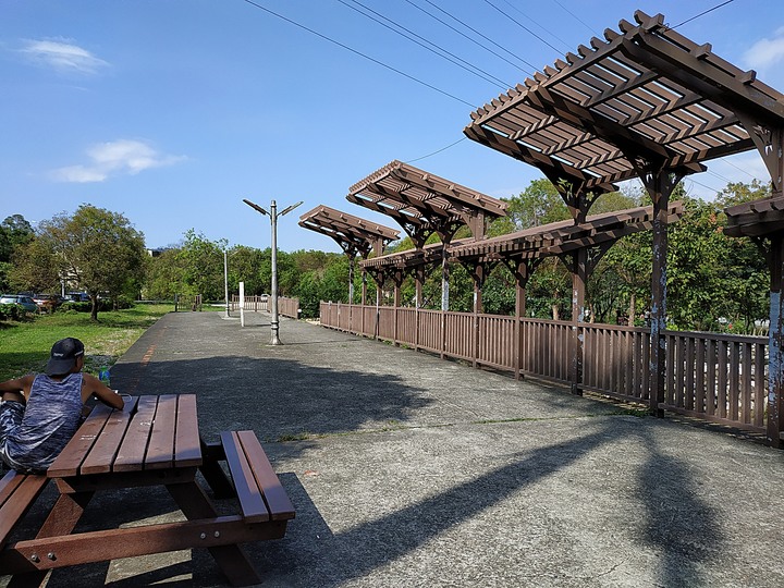 臺中 東勢 客家文化園區|舊火車站|樟腦故事體驗館 — 從鐵路車站到鐵馬驛站,身分改變,任務不變