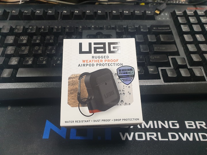 UAG AirPods 耐衝擊防水防塵保護殼心得分享