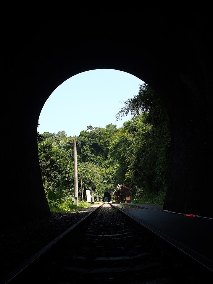 苗栗 三義 舊山線隧道群與內社川鐵橋 — 全臺僅有的「洞中有洞」與「神隱少女」場景