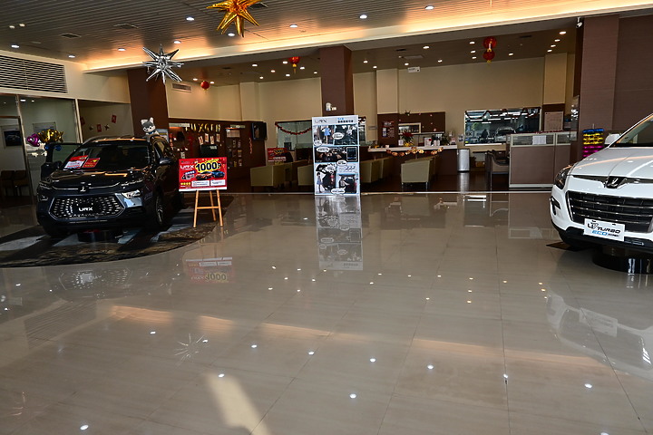 Luxgen S3十七萬公里定保試乘坐URX，喜歡投影儀表、四向行車記錄器及雙前座通風座椅。