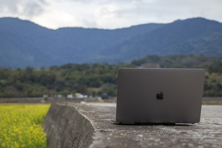 【小宅開箱】【淺聊】 Macbook Pro 16" 2019 放肆在台東米田的蘋果筆電