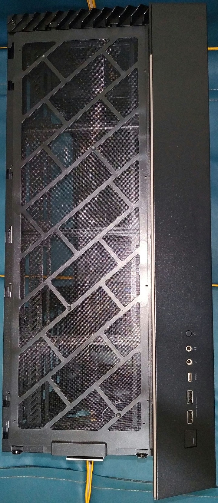 點我看大圖 萬眾矚目Fractal design年度旗艦 Vector RS Dark TG機殼開箱