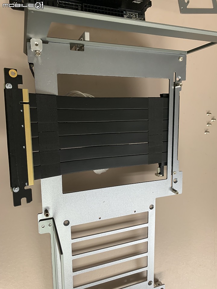 點我看大圖 人生第一台ITX ZS-A4 V2 不專業組裝心得