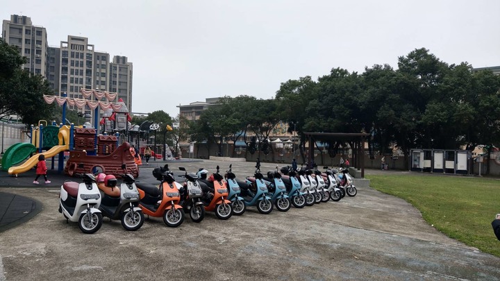 趕活動末班車6個月IE125使用心得文!『【eMOVING iE125】冬季限定感謝祭!感謝所有的你妳祢!』