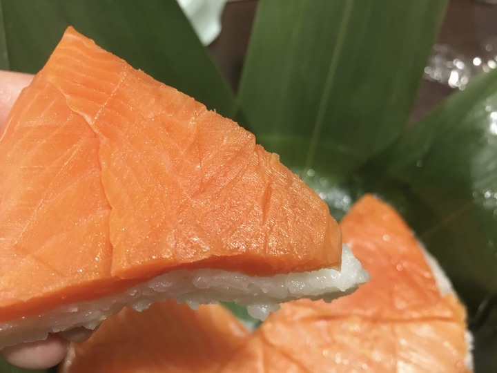 [食記] 扇一鱒魚壽司本舖(扇一ます寿し本舗)，日本富山特色美食，超美味鱒魚壽司