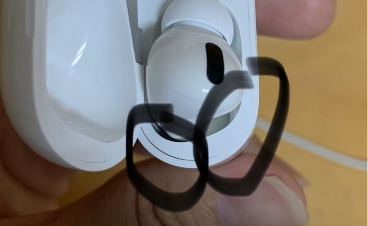 有人的airpods pro也有這縫隙嗎