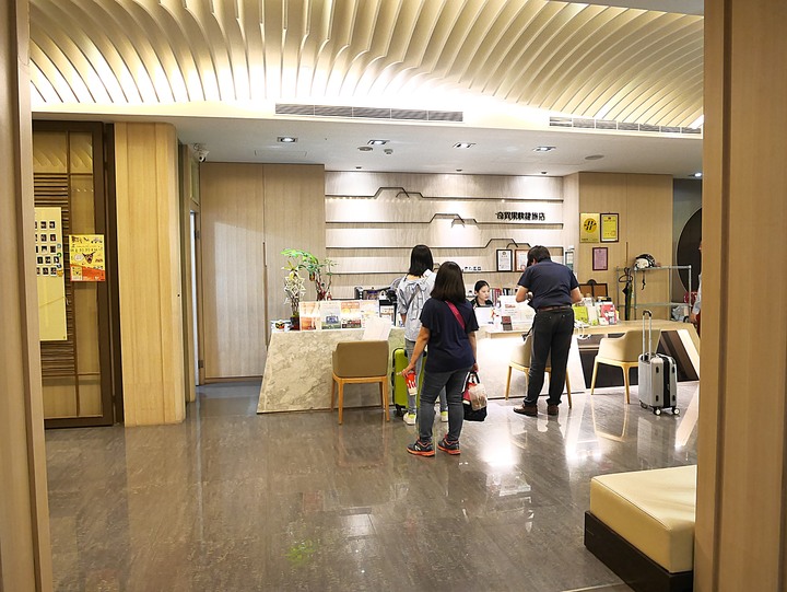 [住宿] 高雄市 三民區 奇異果快捷旅店-高雄車站店 – 高C/P值大空間的市區住宿點