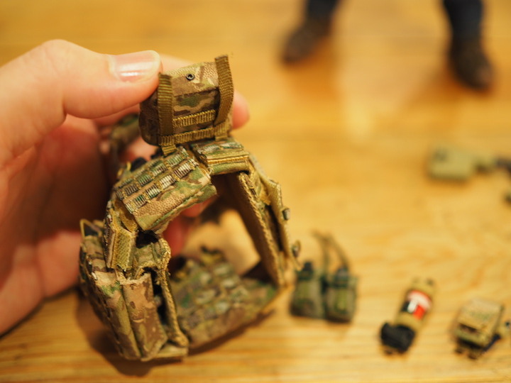 入坑! DAMTOYS 78063 US DEA SRT 1/6 軍事人偶開箱