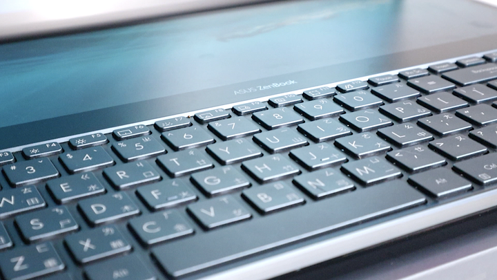 ZenBook Pro Duo UX581GV 讓工作效率指數提升的 ScreenPad Plus