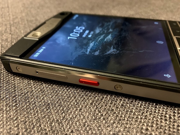 稀有手機開箱「Unihertz Titan」