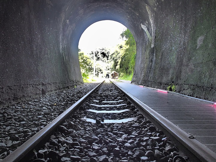 苗栗 三義 舊山線隧道群與內社川鐵橋 — 全臺僅有的「洞中有洞」與「神隱少女」場景