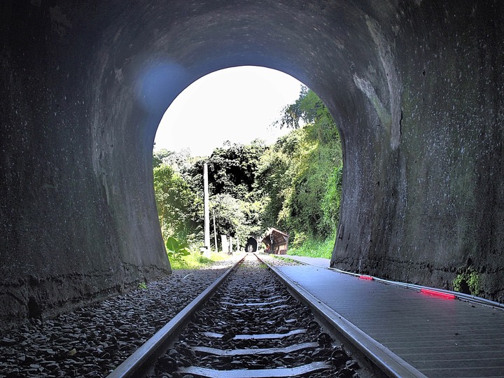 苗栗 三義 舊山線隧道群與內社川鐵橋 — 全臺僅有的「洞中有洞」與「神隱少女」場景