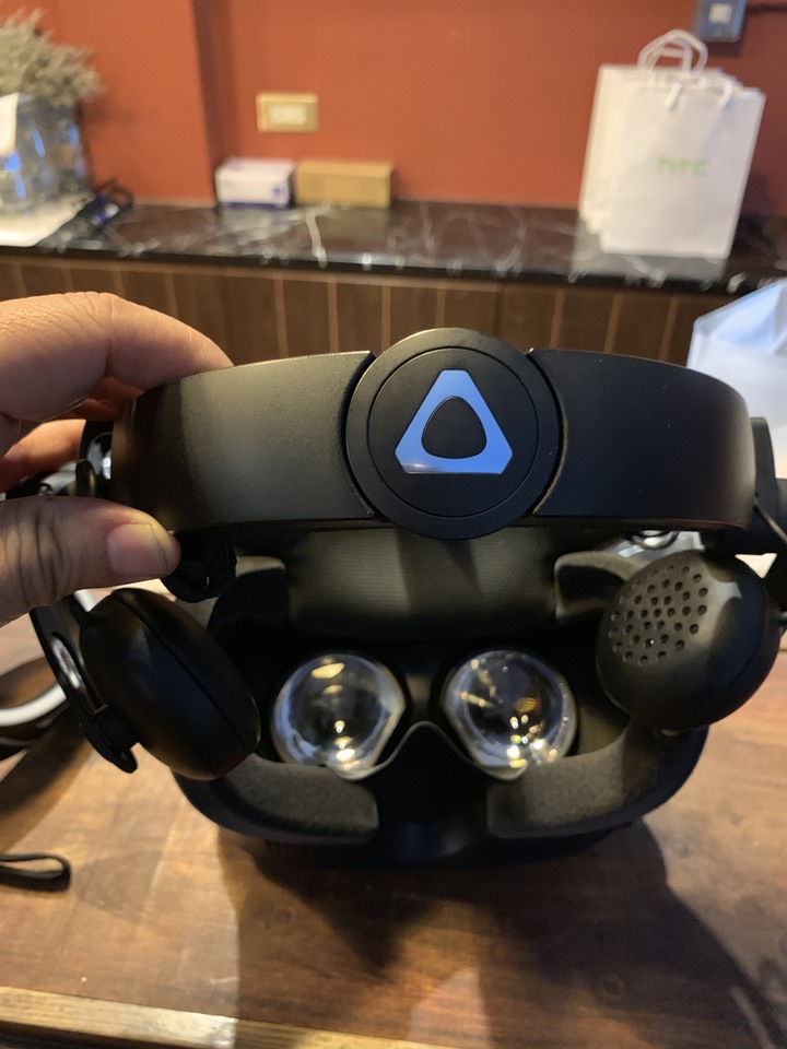 (體驗活動心得) HTC Vive Cosmos X Mobile01秘境旅行團 體驗更多元的世界