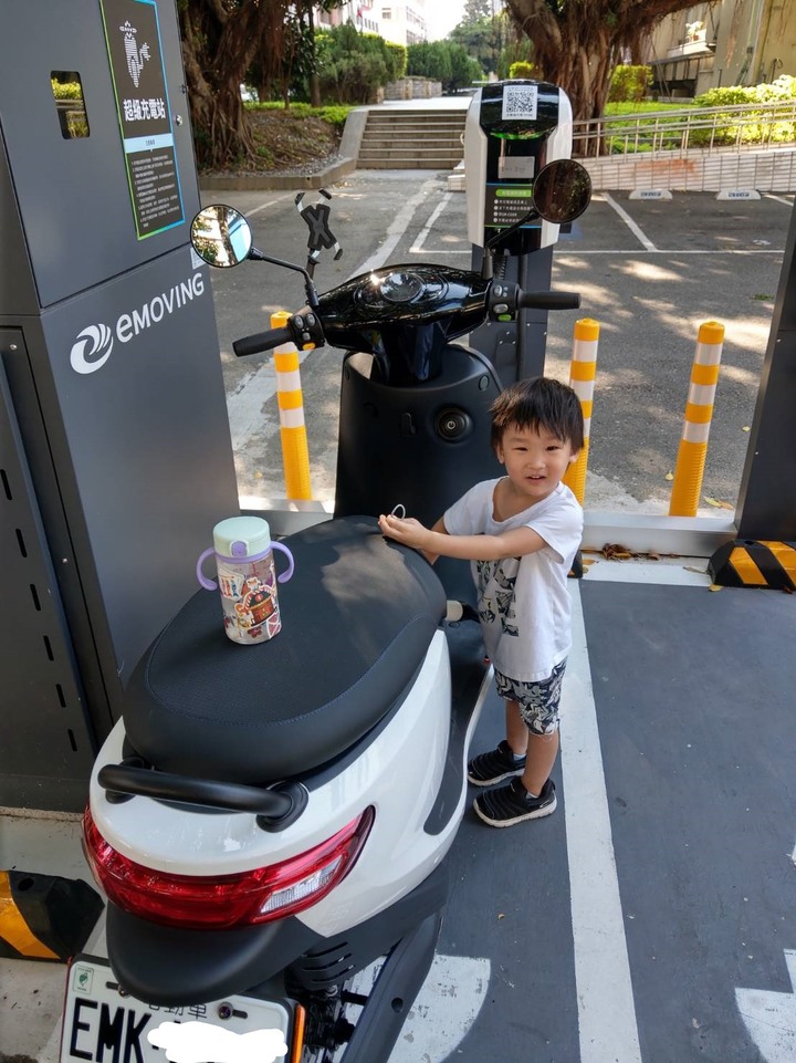 趕活動末班車6個月IE125使用心得文!『【eMOVING iE125】冬季限定感謝祭!感謝所有的你妳祢!』