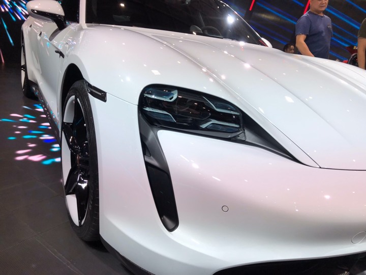 車展小開箱Taycan Turbo S,內裝試坐