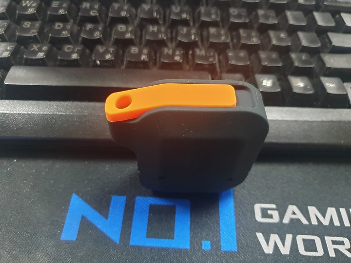 UAG AirPods 耐衝擊防水防塵保護殼心得分享