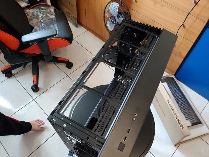 Fractal Design Vector RS開箱