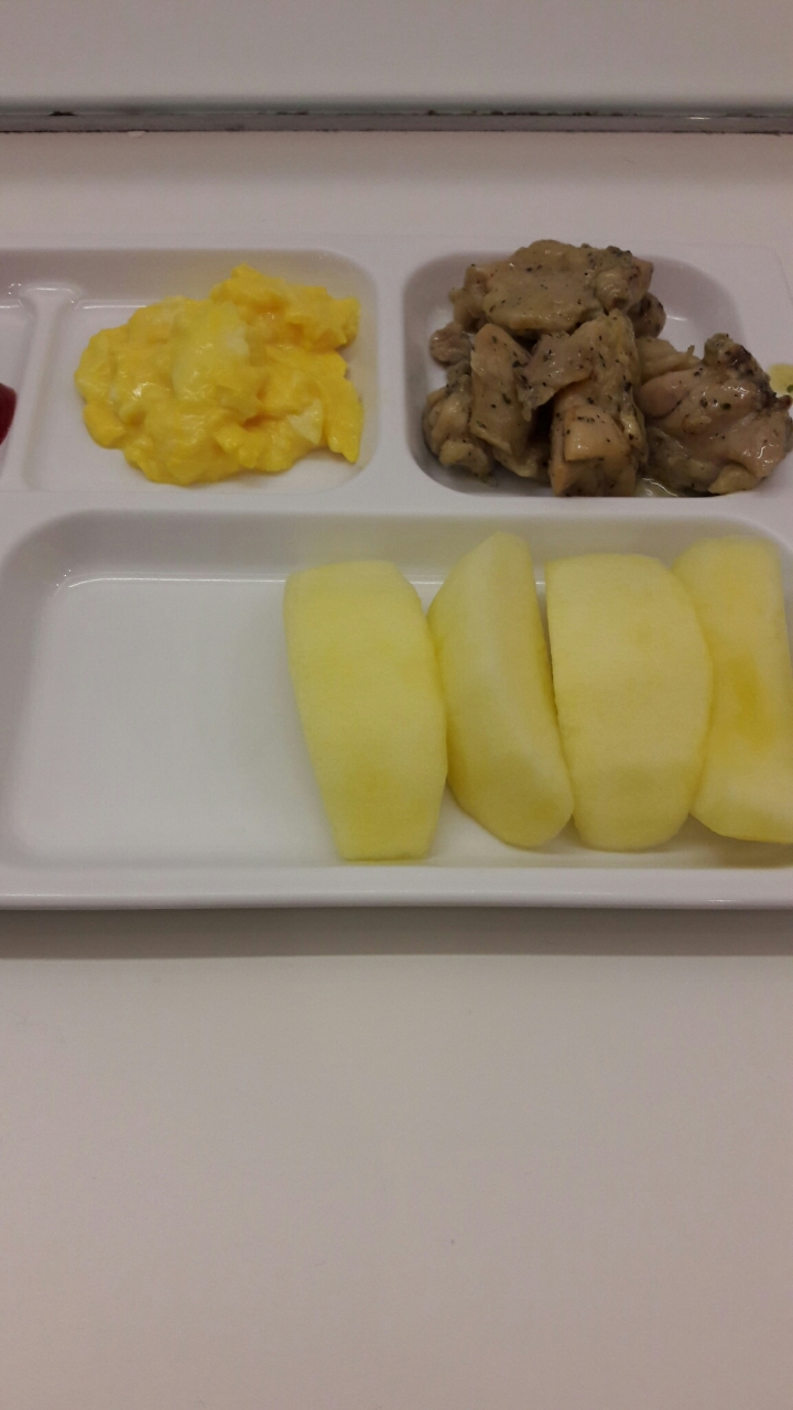 吃個早餐， 旁邊有人感冒咳嗽， 很想打他