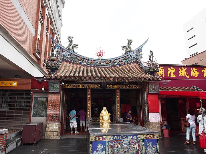 臺北市 大同區 霞海城隍廟 — 城隍爺與月老一同助人覓良緣