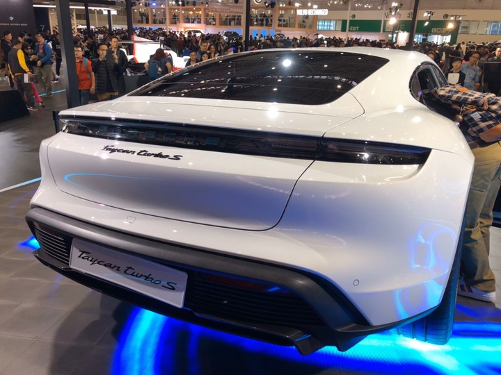 車展小開箱Taycan Turbo S,內裝試坐